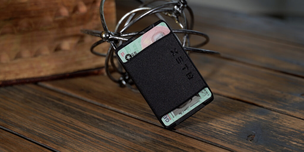 Akeeni XSTO Slim Wallet Review