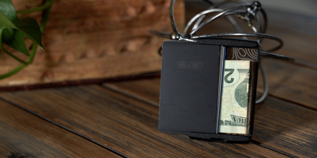 Akeeni XSTO Slim Wallet Review