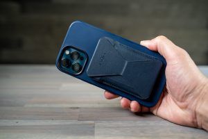 MOFT MagSafe iPhone Wallet and Stand Review