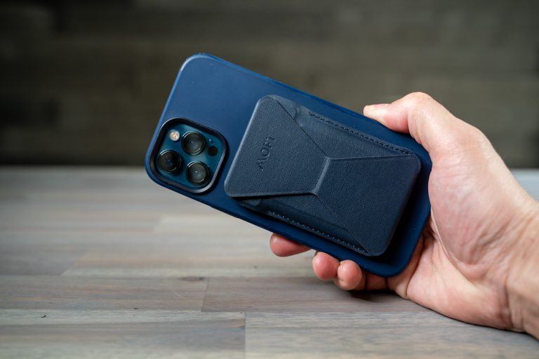 MOFT MagSafe iPhone Wallet and Stand Review