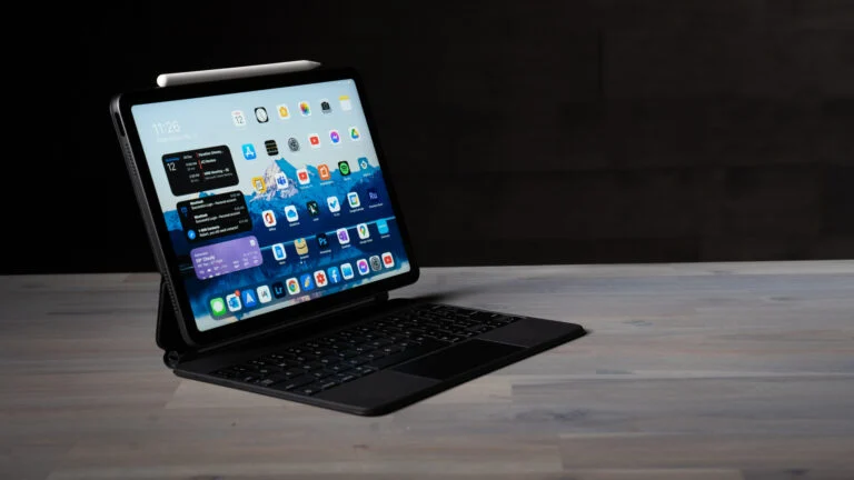 Apple Magic Keyboard Review – Is this premium iPad keyboard worth it?!