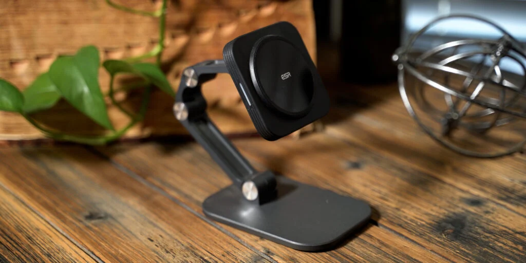 ESR HaloLock Magsafe iPhone Desk Stand