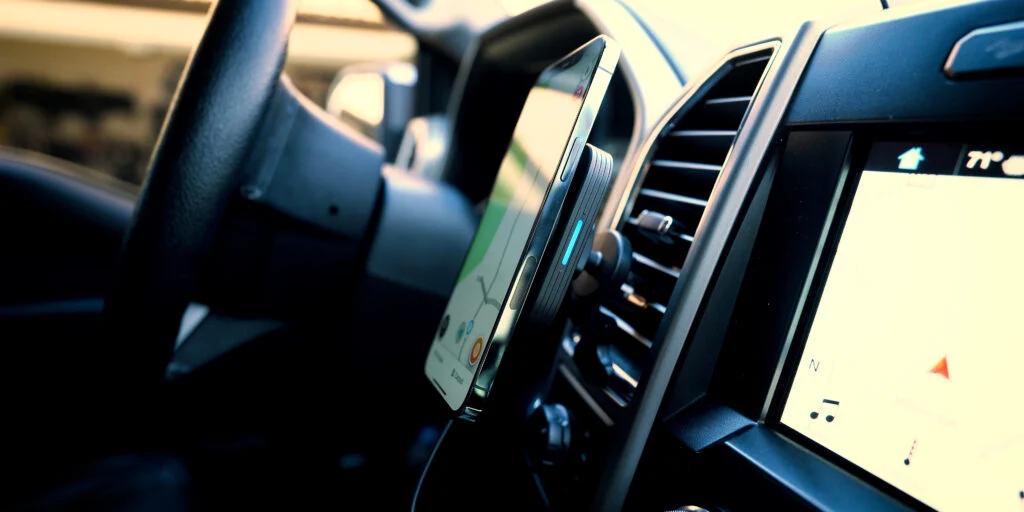 ESR HaloLock Magsafe iPhone Car Mount