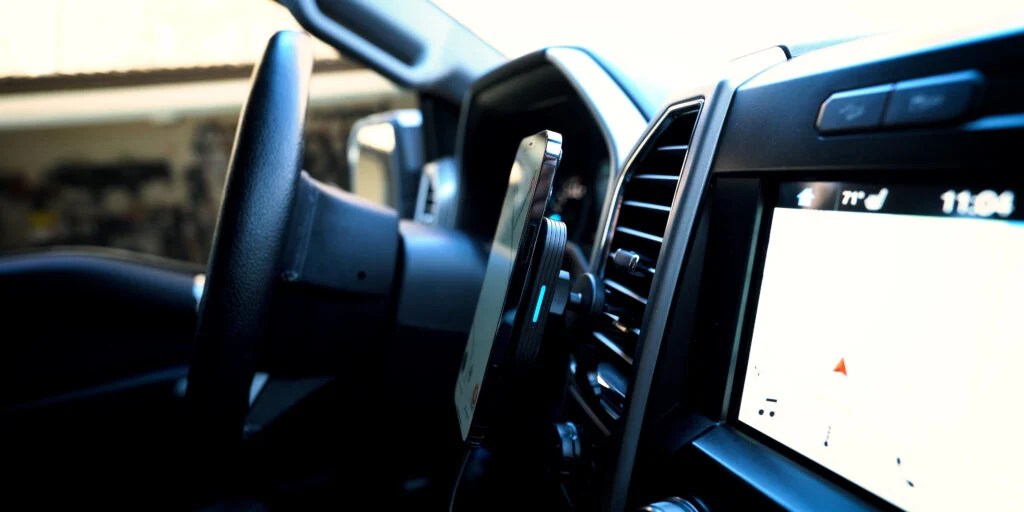 ESR HaloLock Magsafe iPhone Car Mount