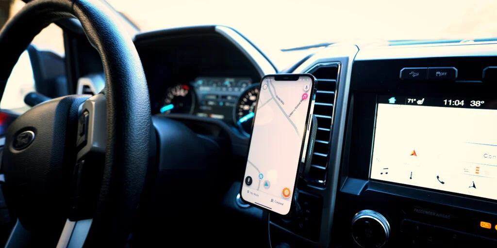 ESR HaloLock Magsafe iPhone Car Mount