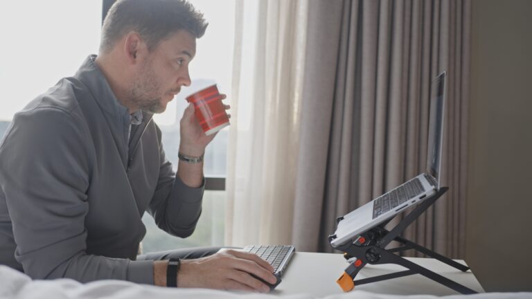 The Ultimate Mobile Office: A Guide to the Perfect Travel Laptop Setup