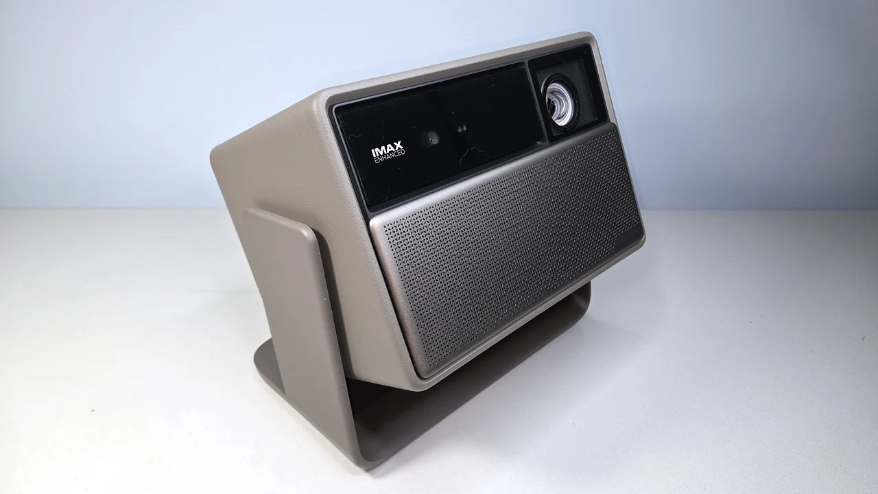 XGIMI Horizon 20 Max vs XGIMI Titan 4k projector